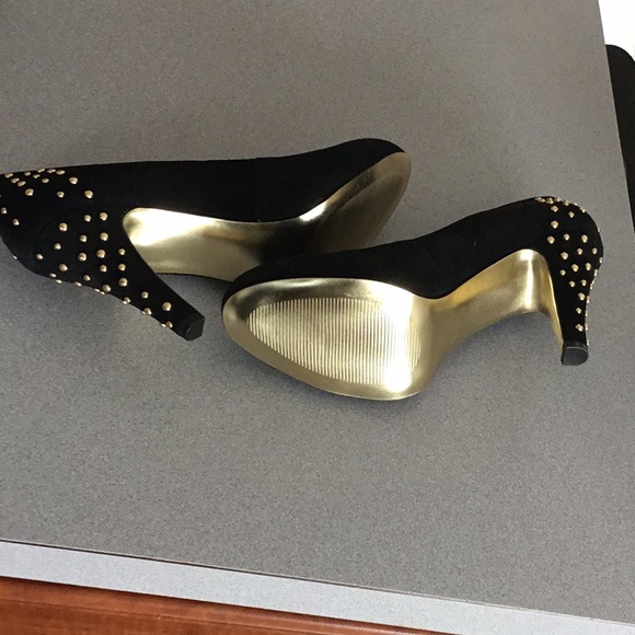 Steve Madden NEW blk Suede heels Gold studs. Sz9 - Picture 4 of 5